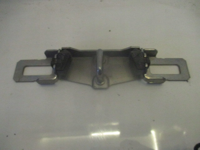 VOLVO V40 D2 15 R. ZAMEK KLAPY TYŁ RYGIEL