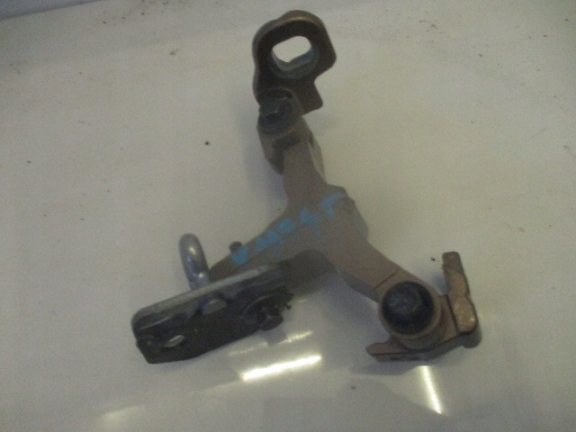 VOLVO V40 D2 15 R. ZAWIASY DRZWI PRAWY TYŁ 708-46