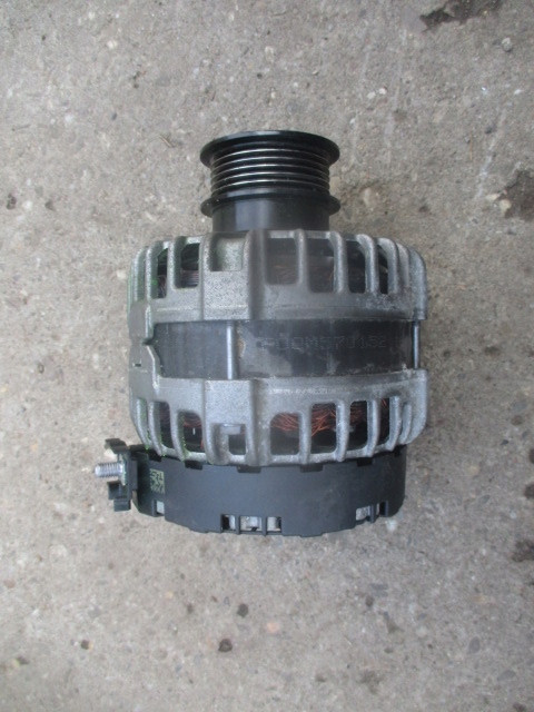 VOLVO V40 D2 15 R. ALTERNATOR START STOP 31419101