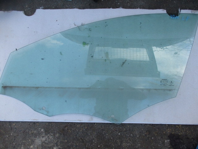 VOLVO V40 D2 15 R. SZYBA LEWY PRZÓD