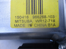 VOLVO V40 D2 15 R. SILNICZEK SZYBY LEWY PRZÓD