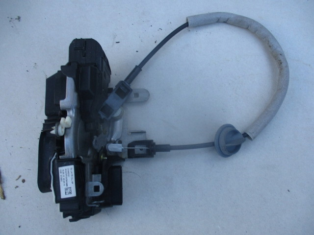 VOLVO V40 D2 2015 R. ZAMEK LEWY PRZÓD 31440391