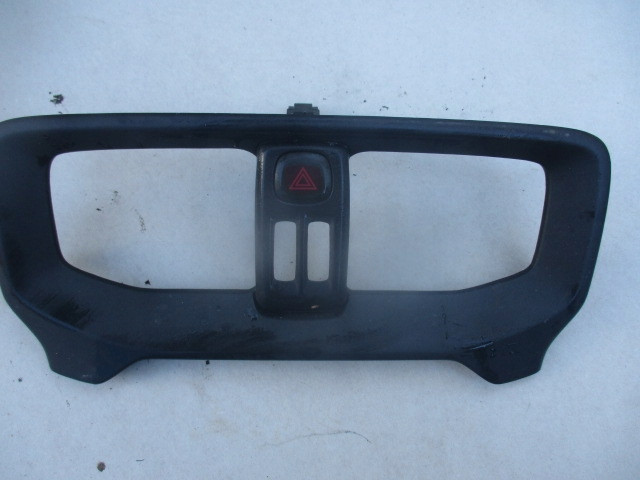 VOLVO V40 D2 PRZEŁĄCZNIK AWARYJNYCH