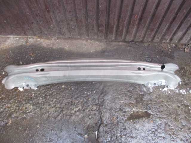 VOLVO V40 D2 II BELKA POD ZDERZAK TYŁ 708-46