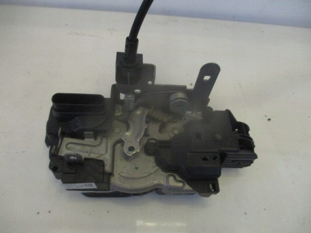 VOLVO V40 D2 15R. ZAMEK PRAWY PRZÓD 31440392