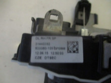 VOLVO V40 D2 15R. ZAMEK PRAWY PRZÓD 31440392