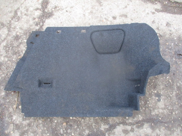 VOLVO V40 D2 2.0 D. TAPICERKA PRAWA BAGAZNIKA