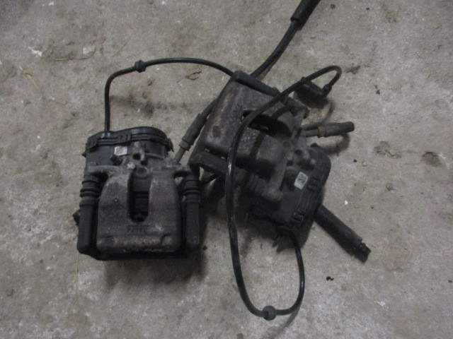 W246 B180 ZACISK HAMULCOWY PRAWY TYŁ