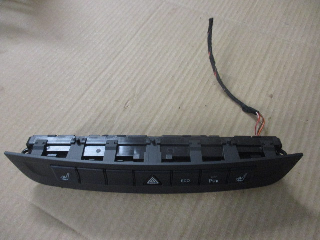 B KLASA W246 PRZEŁĄCZNIK AWARYJNYCH A2469051401