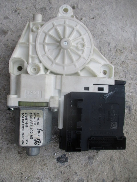 VW JETTA SILNICZEK SZYBY PRAWY PRZOD 1K5837402AS