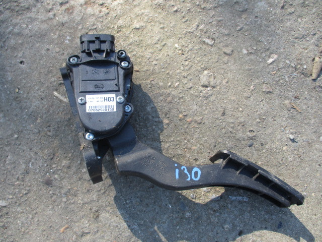 HYUNDAI I30 PEDAŁ GAZU 1.6 H03