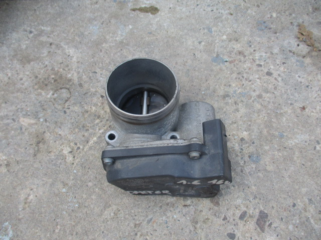 SKODA ROOMSTER 1.6 16V PRZEPUSTNICA 03C133062C