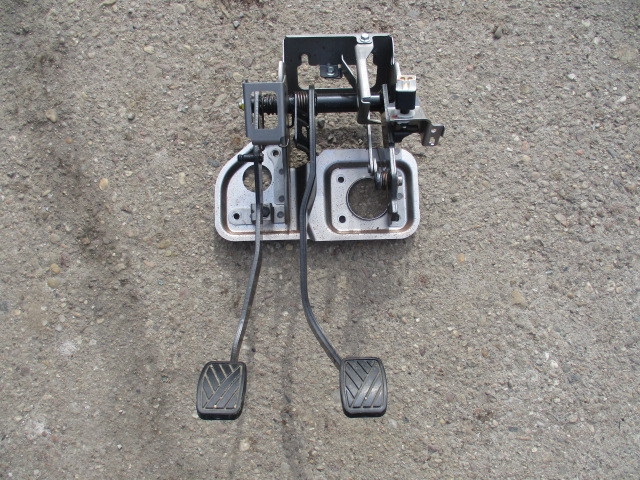 SWIFT 5D 1.3 16V MK6 07 R.PEDAŁY