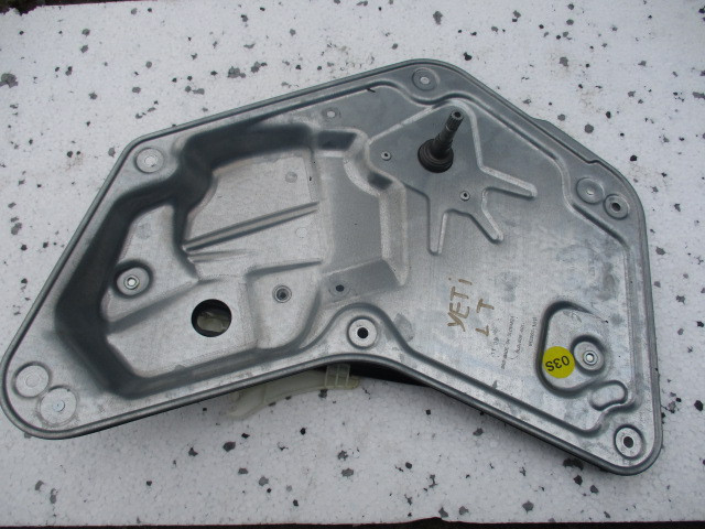 SKODA YETI PODNOŚNIK SZYBY LEWY TYŁ 5L0839401