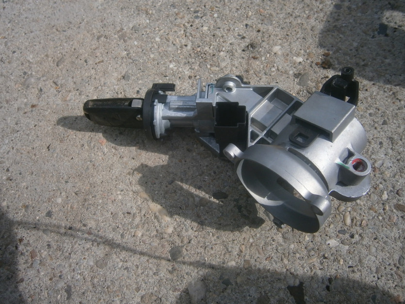 CORSA D 2008 STACYJKA