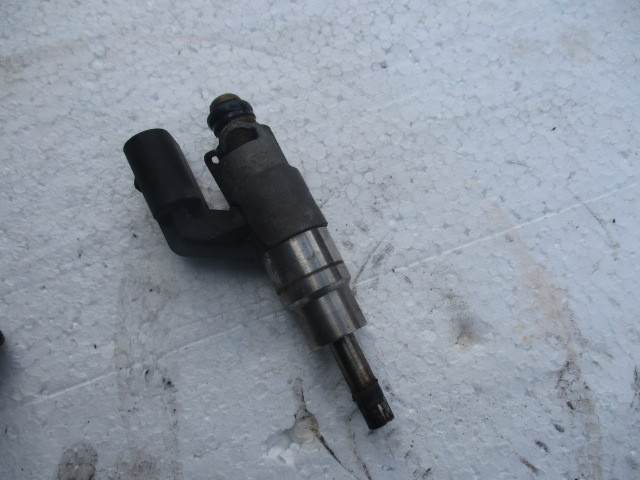 GOLF V 1.4 FSI BKG WTRYSK 0261500016