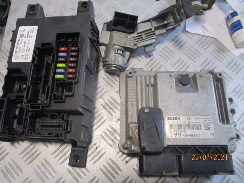 FIAT GRANDE PUNTO 1.9 JTD KOMPUTER 0281012303