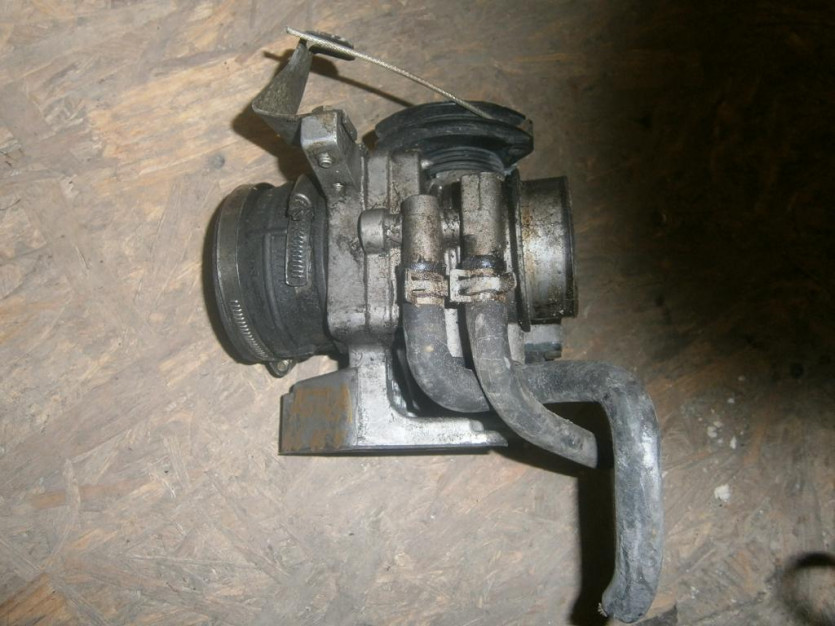 OPEL ASTRA 1,6 16V PRZEPUSTNICA GAZU 90470101