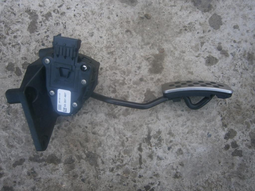 OPEL TIGRA B 1.8 16V POTENCJOMETR GAZU 55351467