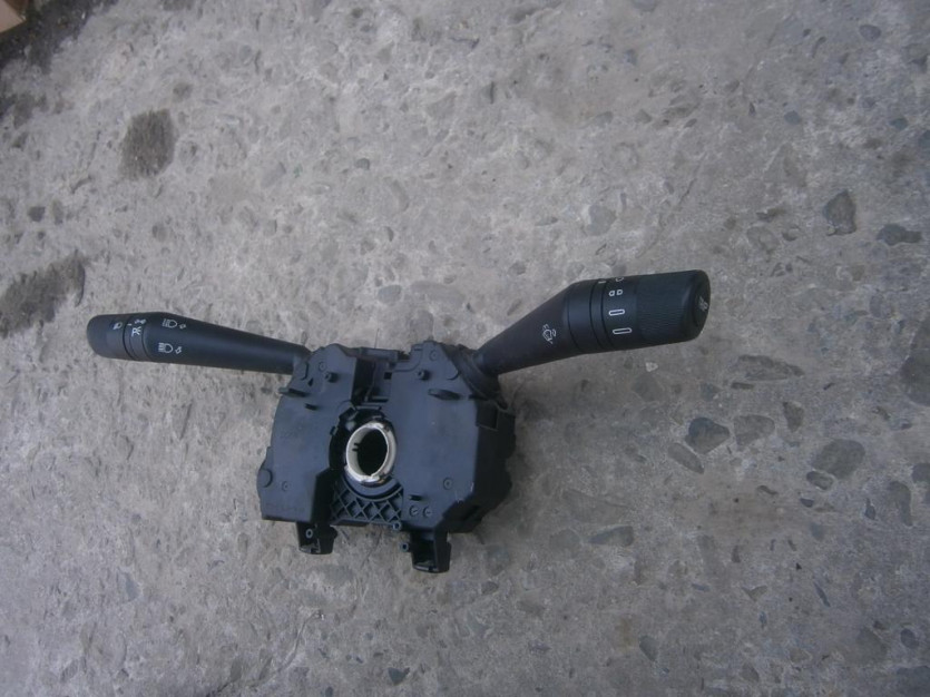 FIAT DOBLO 2010-2014 PRZEŁĄCZNIKI POD KIEROWNICE