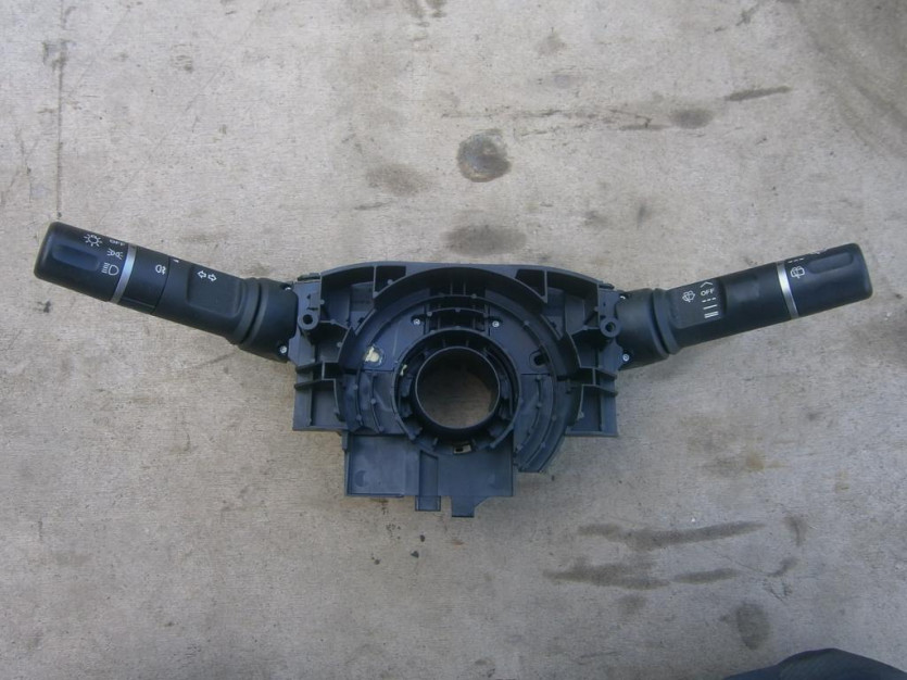 MAZDA 2 II 09r PRZELACZNIK POD KIEROWNICE PAJAK