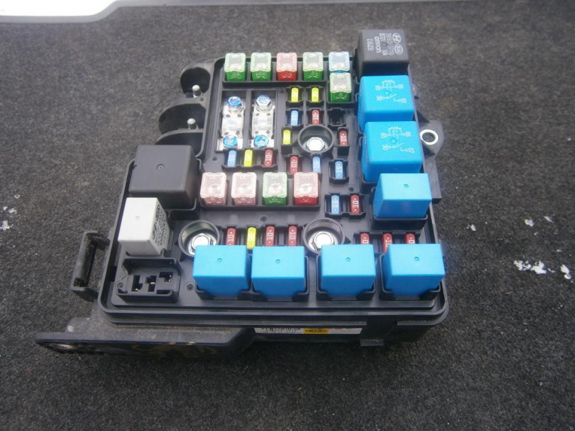 KIA CEED 08R.1.6 CRDI SKRZYNKA BEZPIECZNIKÓW