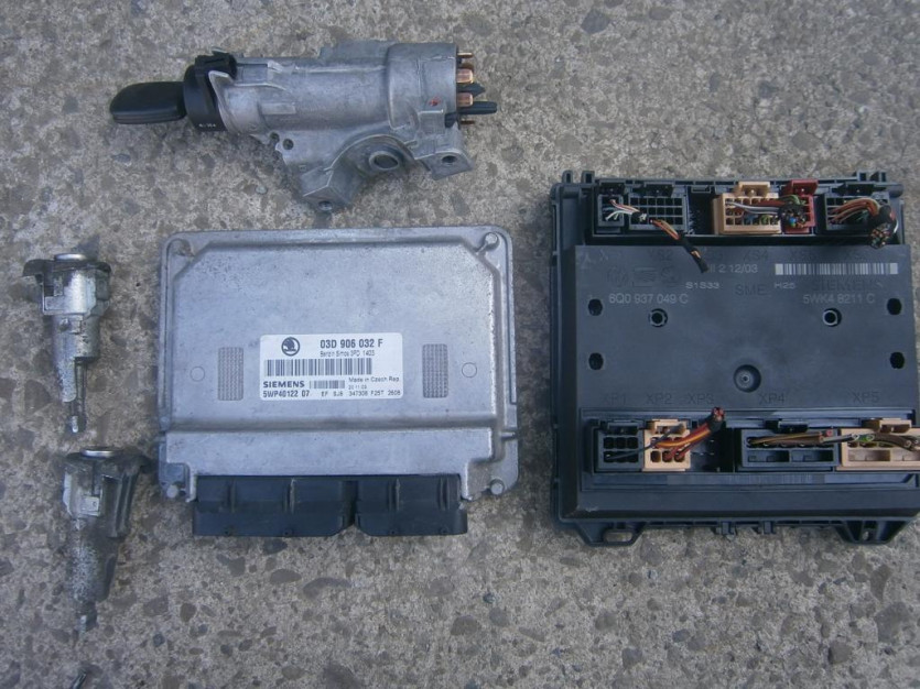 SKODA FABIA 1,2 6V KOMPUTER ZESTAW DO ODPALENIA 03