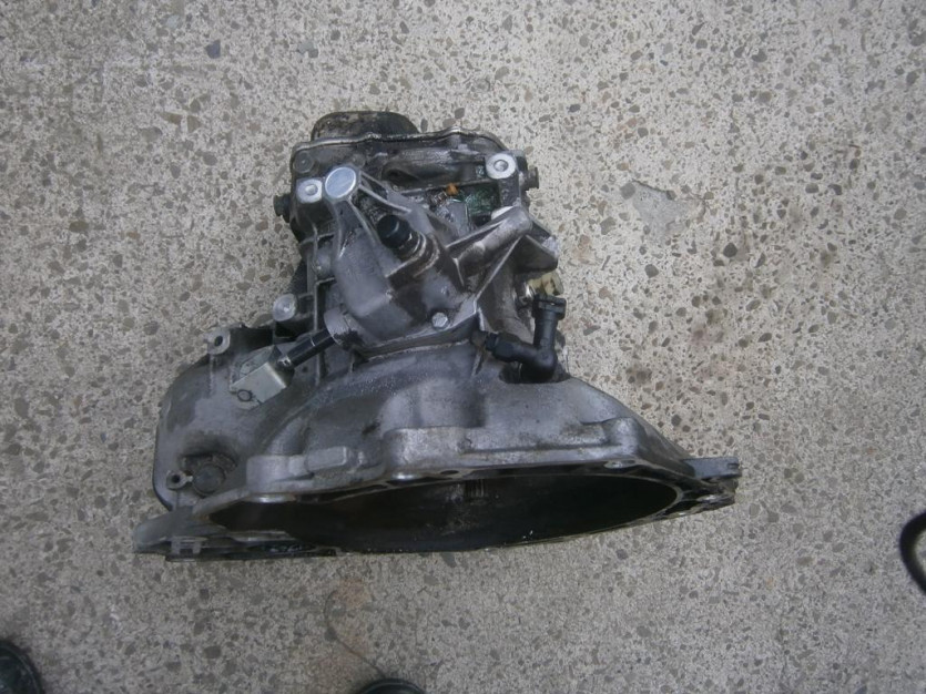 OPEL TIGRA B 1,4 16V SKRZYNIA BIEGOW 55355489 05r