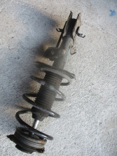 NISSAN JUKE 1.6 DIG-T 4X4 AMORTYZATOR LEWY PRZÓD