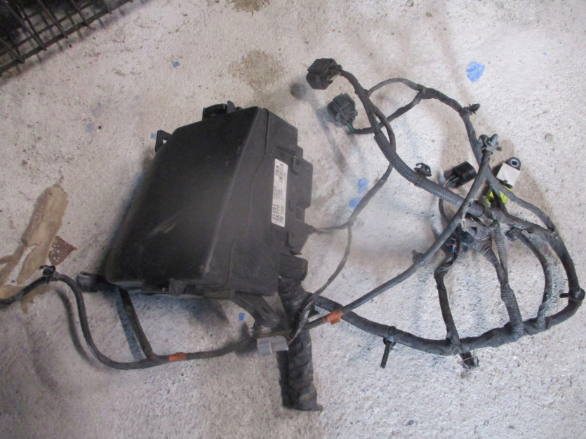 HYUNDAI ELANTRA 1.6 13 R. SKRZYNKA BEZPIECZNIKÓW