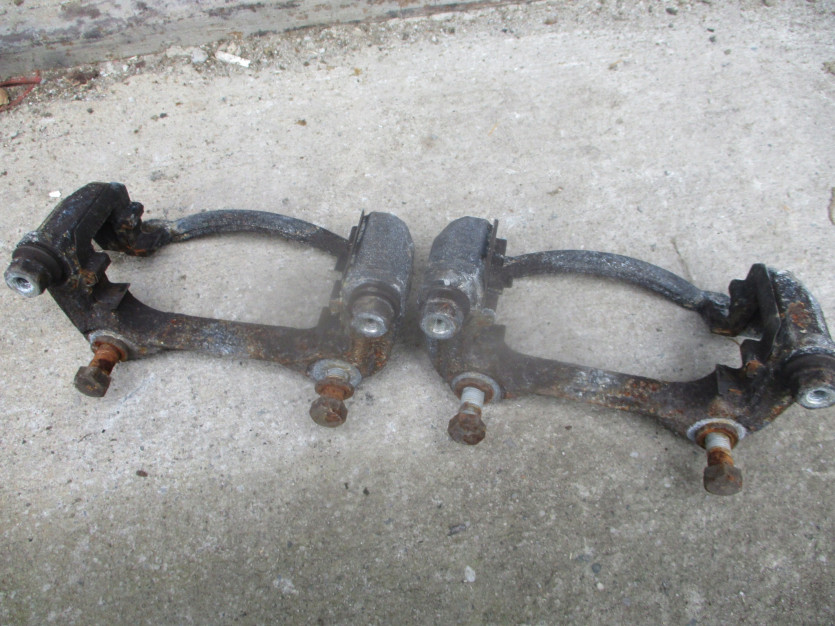 HYUNDAI I30 II HB GD 1.4 16V JARZMO LEWE PRAWE