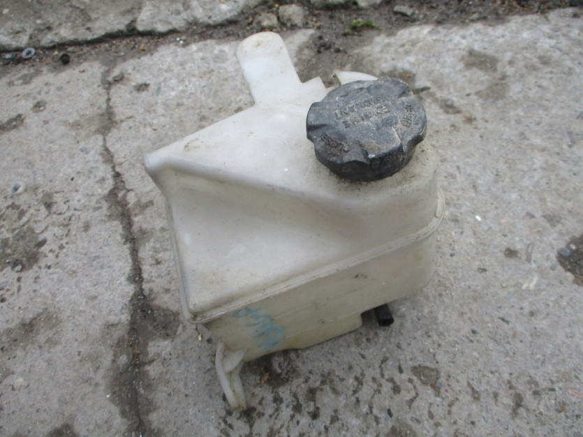 KIA VENGA 1.4 ZBIORNICZEK WYRÓWNAWCZY