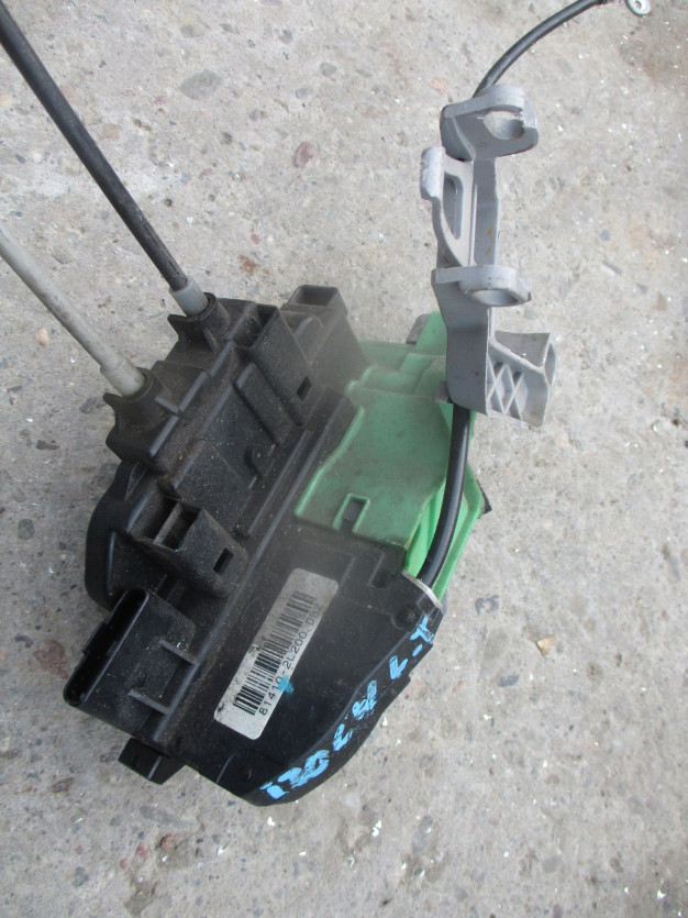 HYUNDAI I30 HB ZAMEK LEWY TYŁ 4PIN 81410-2L200