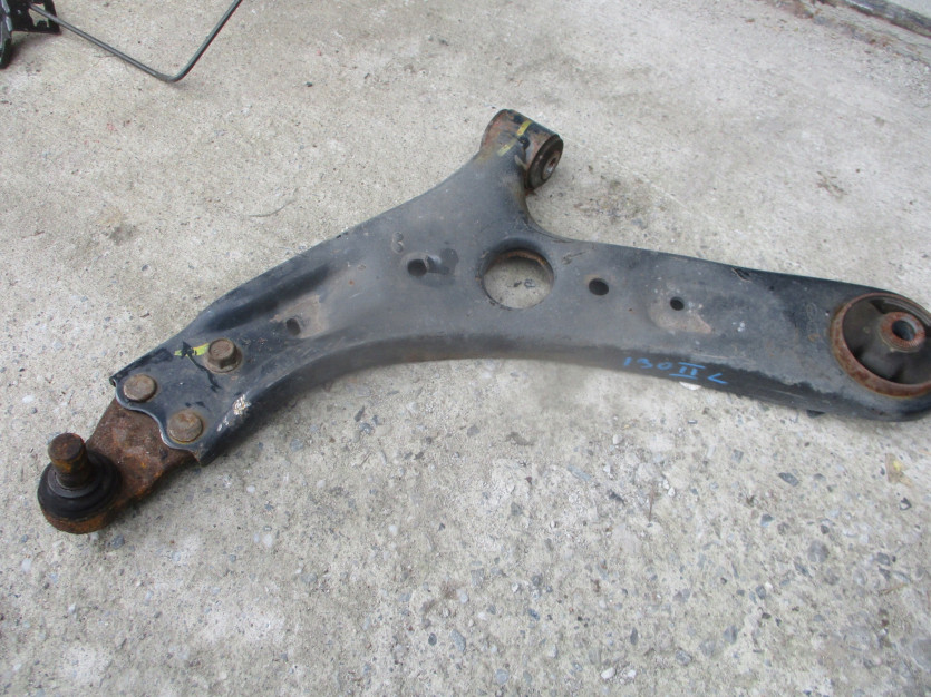 HYUNDAI I30 II HB GD WAHACZ LEWY PRZÓD