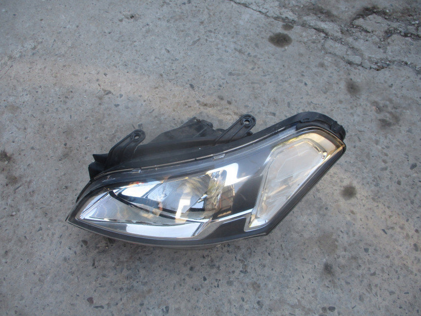 KIA SOUL 2009 R. LAMPA LEWY PRZÓD