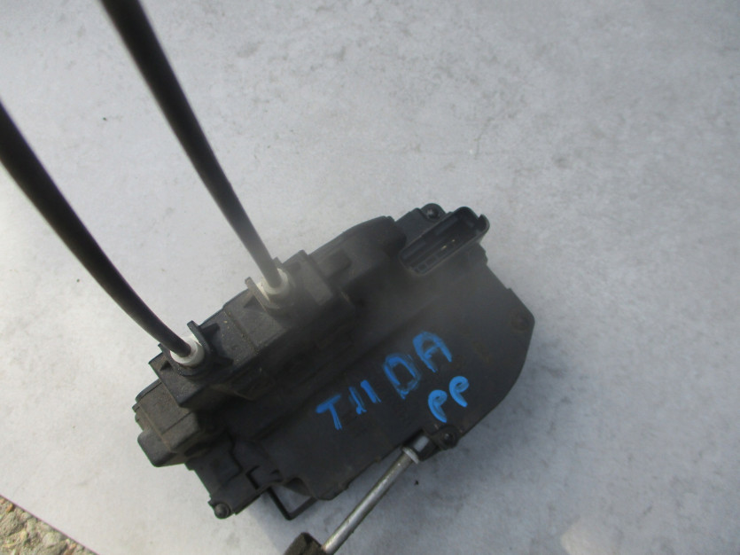 NISSAN TIIDA HB TIDA ZAMEK PRAWY PRZÓD 2PIN EU