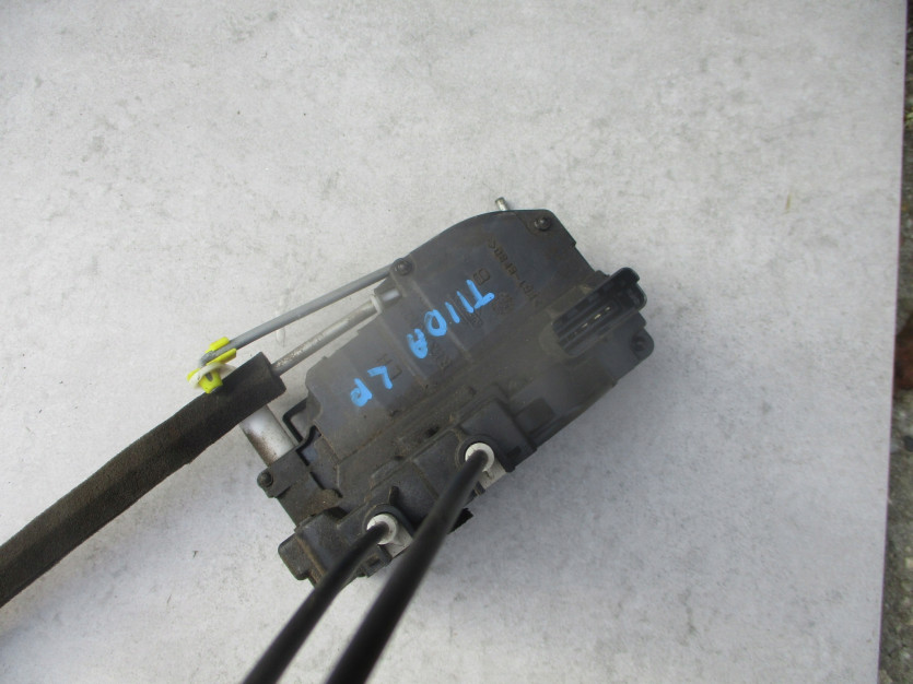 NISSAN TIIDA HB TIDA ZAMEK LEWY PRZÓD 4PIN EU