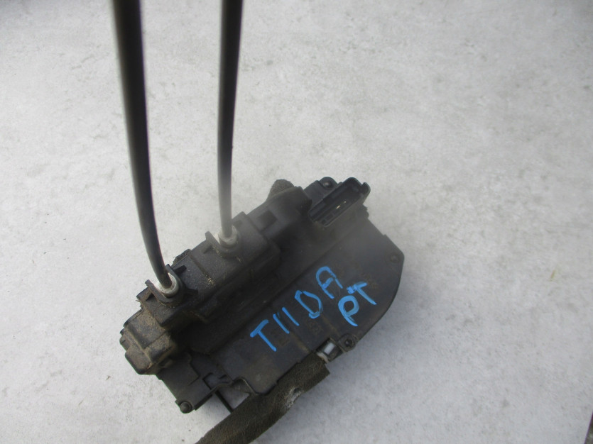 NISSAN TIIDA HB TIDA ZAMEK PRAWY TYŁ 2PIN EU