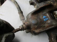 suzuki samurai 413 1.3 ZACISK HAMULCOWY PRAWY PRZÓ