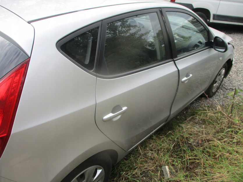 HYUNDAI I30 07 R. HB DRZWI PRAWY TYŁ TYLNE 2R
