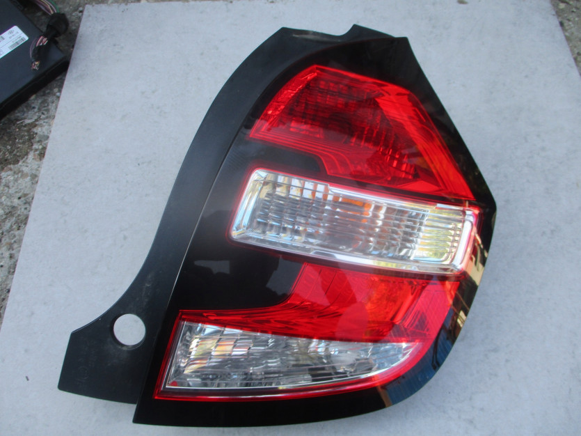 RENAULT TWINGO III 2015 R. LAMPA PRAWY TYŁ