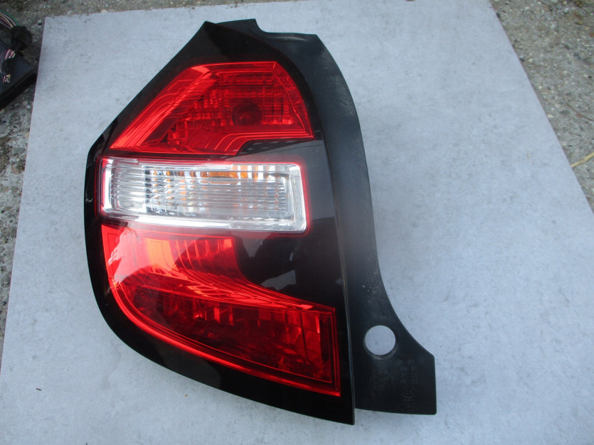 RENAULT TWINGO III 2015 R. LAMPA LEWY TYŁ