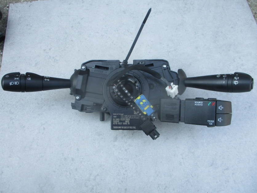 RENAULT TWINGO III 2015 R. PRZEŁĄCZNIK PAJĄK