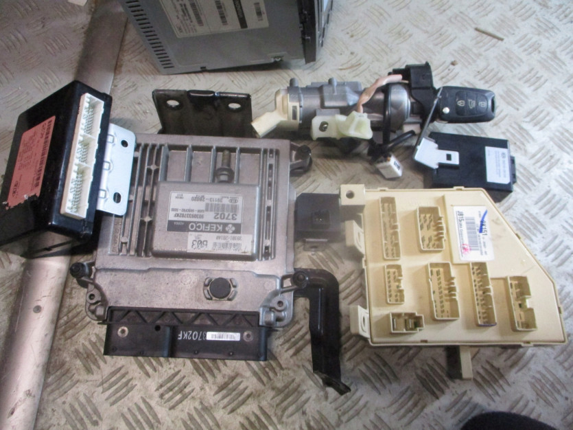 KIA SOUL 2009 R. 1.6 16V KOMPUTER 39113-2B020