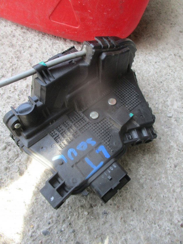 KIA SOUL 2009 R. ZAMEK DRZWI LEWY TYŁ 81410-2K000