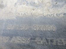 HYUNDAI ELANTRA 1.6 14R. PODSTAWA AKUMULATORA