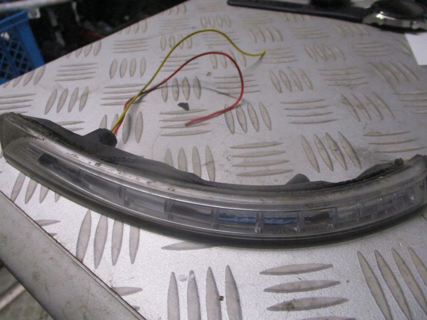 KIA SPORTAGE III 11R KIERUNKOWSKAZ LUSTERKA LEWEGO