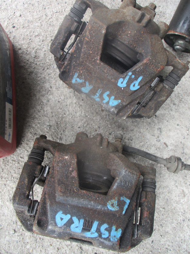 ASTRA J 1.4 T ZACISK HAMULCOWY PRAWY PRZÓD