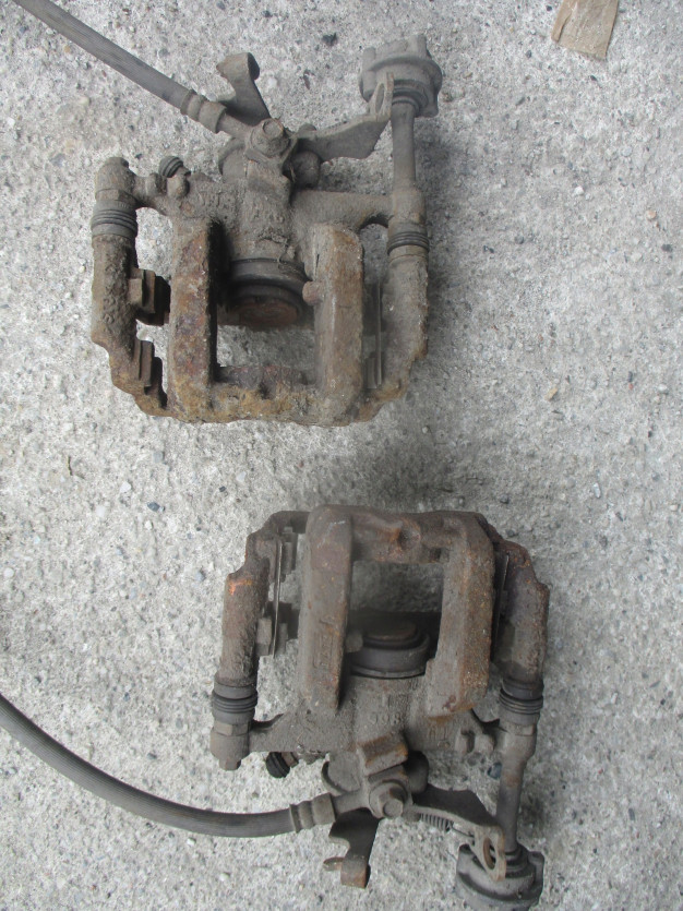 ASTRA J 1.4 T ZACISK HAMULCOWY LEWY TYŁ