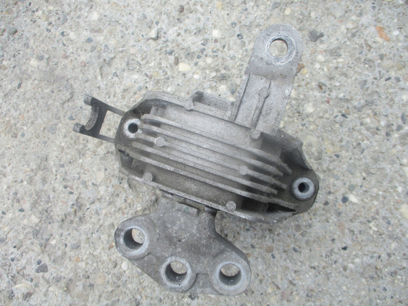 ASTRA J 1.4 T PODUSZKA SKRZYNI